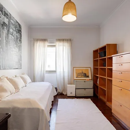 Sol Ao Rato - Sunny And Spacious شقة